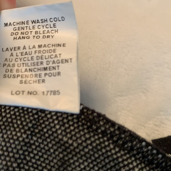 Women’s skirt, black and white classic pattern. - Picture 6 of 7